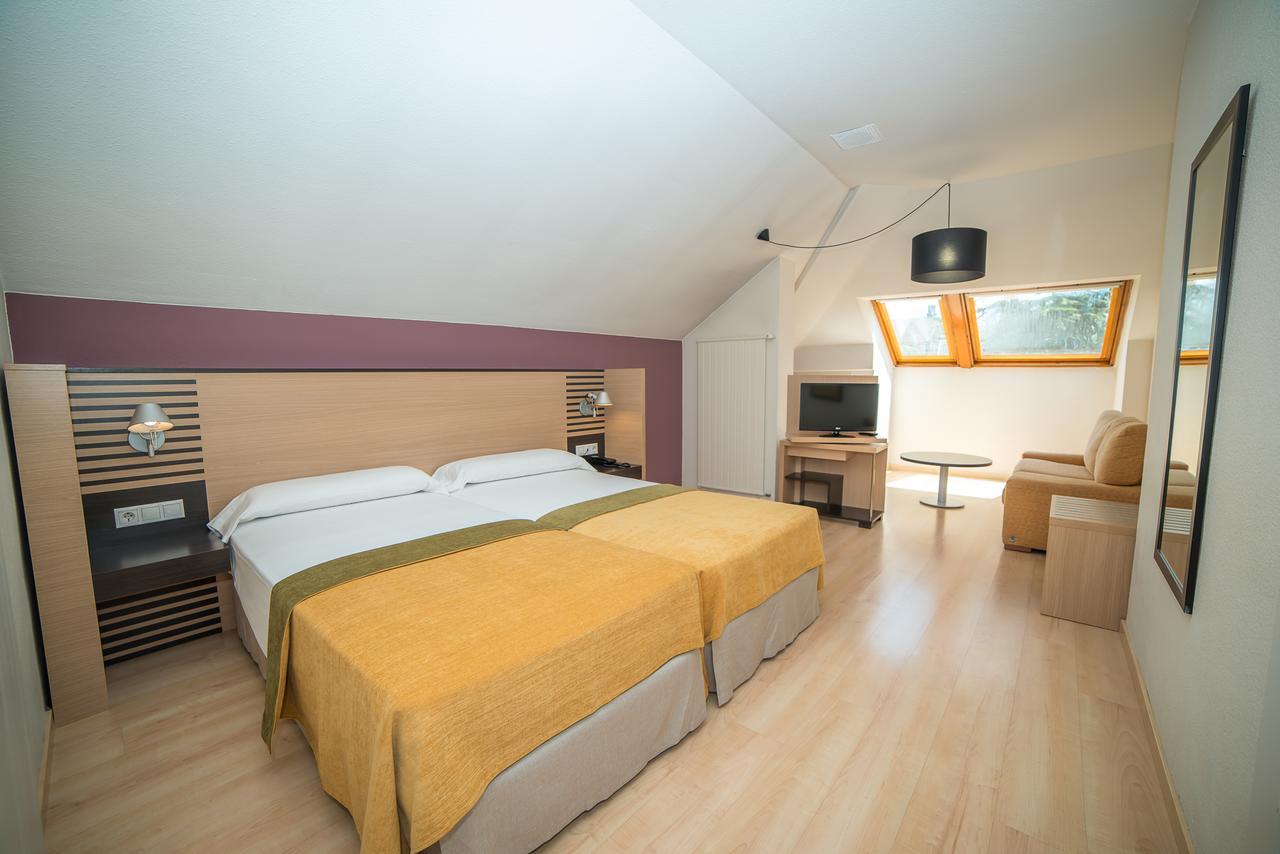 ז'אקה Oroel Hotel & Spa מראה חיצוני תמונה
